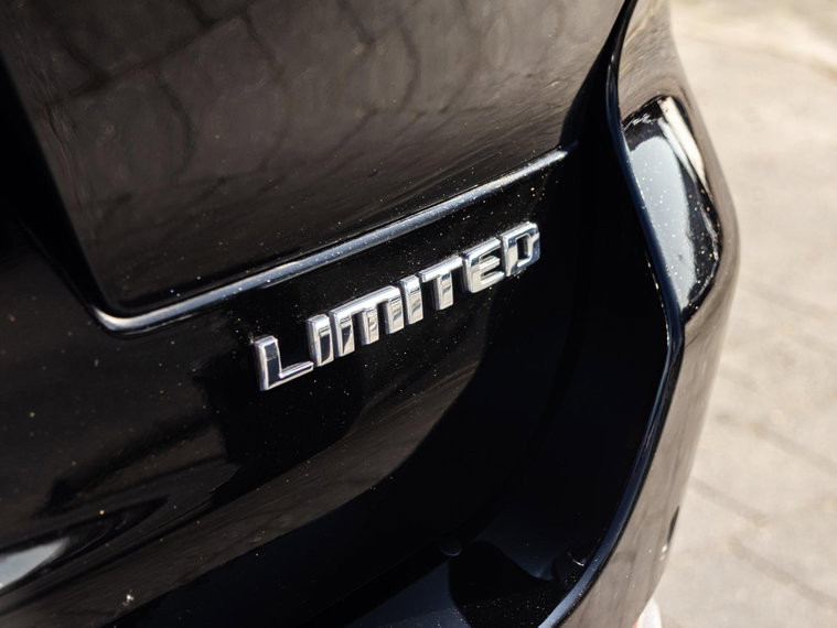 Vehicle Image 25