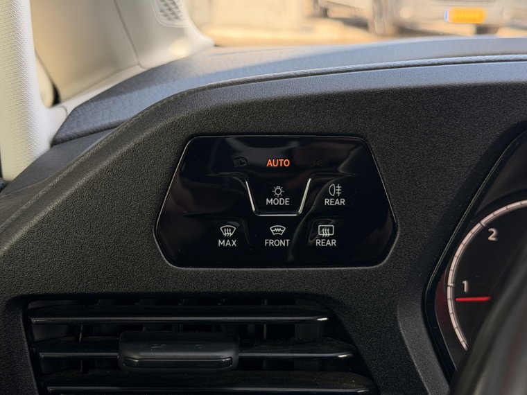 Vehicle Image 28