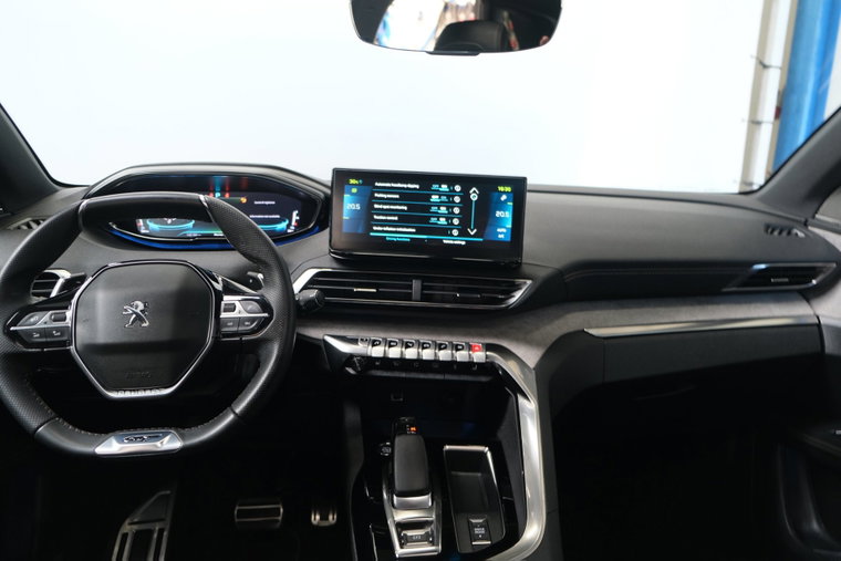 Vehicle Image 14