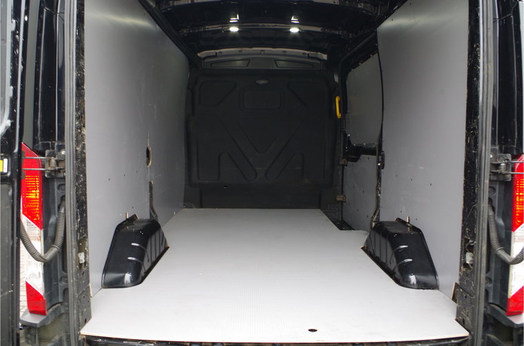 Vehicle Image 25