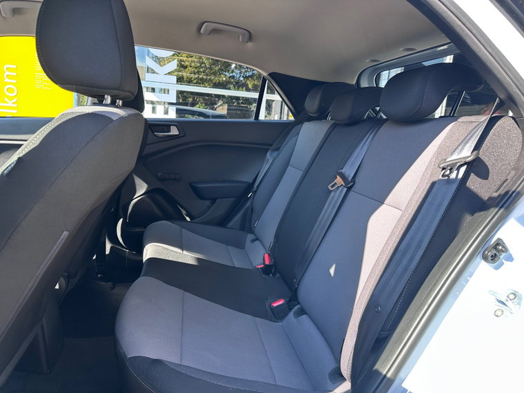Vehicle Image 12