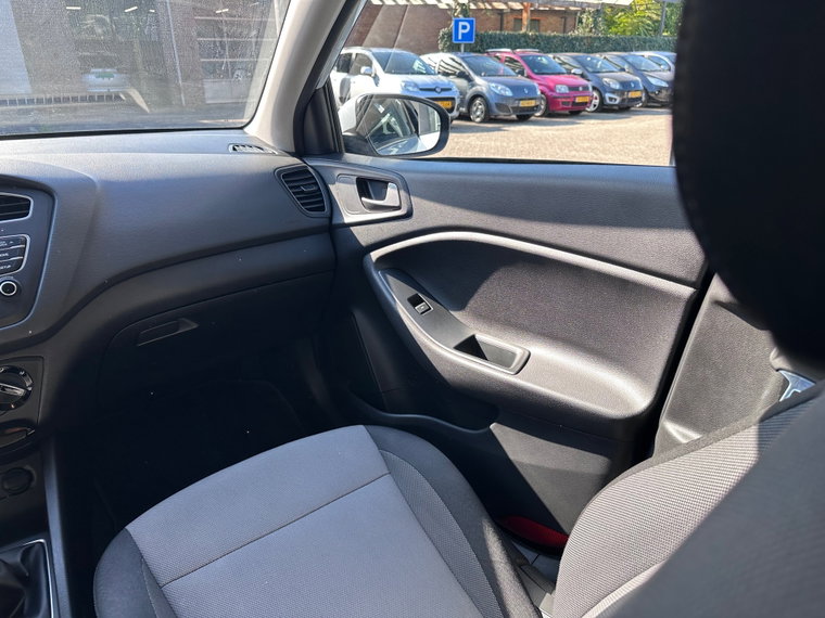 Vehicle Image 16