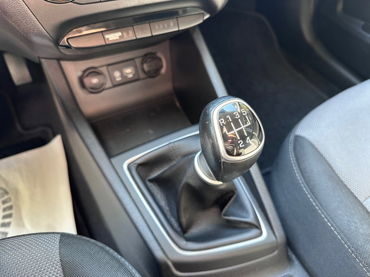 Vehicle Image 25