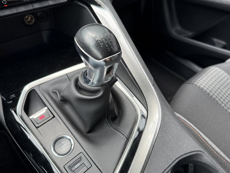 Vehicle Image 35
