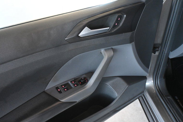 Vehicle Image 38