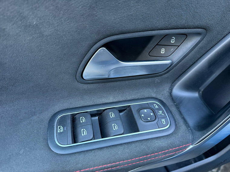 Vehicle Image 34