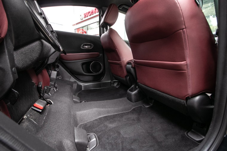 Vehicle Image 9