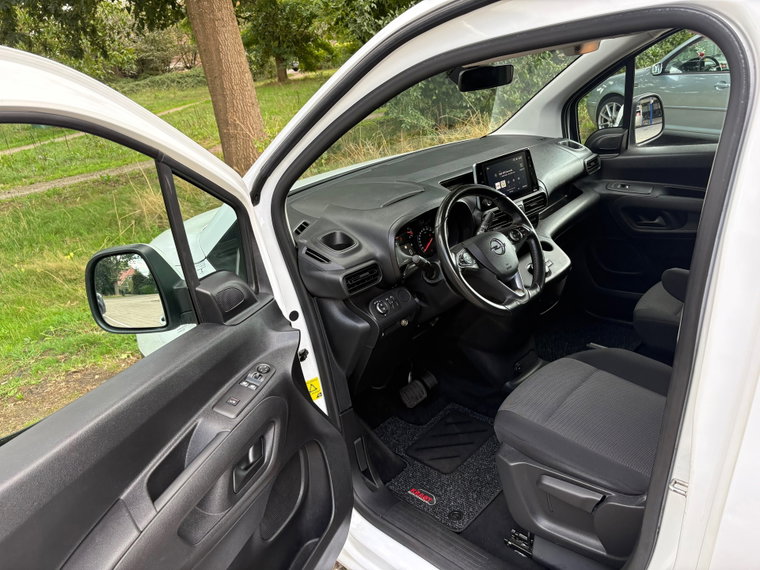 Vehicle Image 15