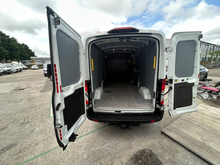 Vehicle Image 16