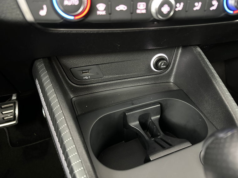 Vehicle Image 26
