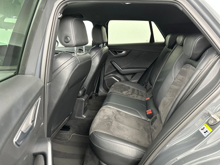 Vehicle Image 32