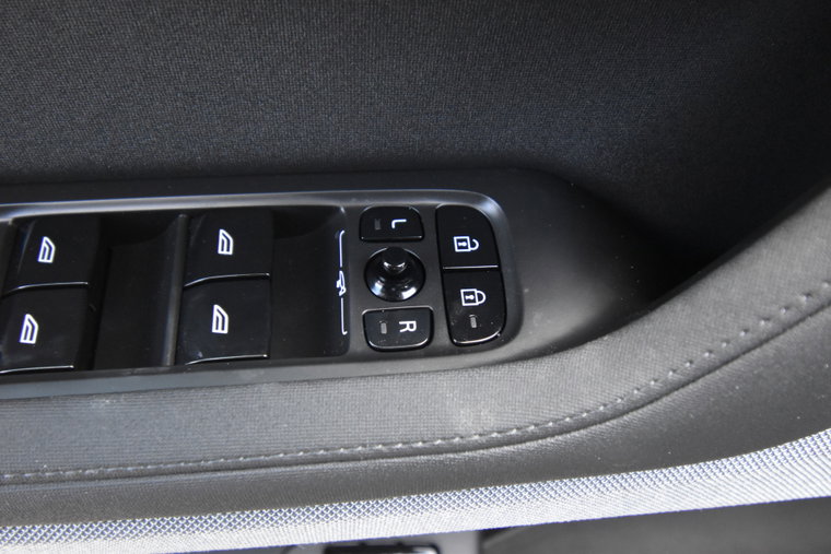 Vehicle Image 24