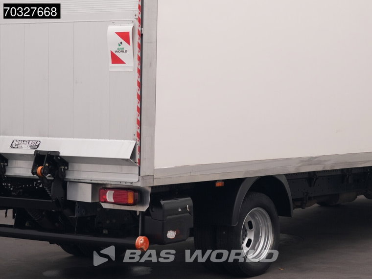 Vehicle Image 26