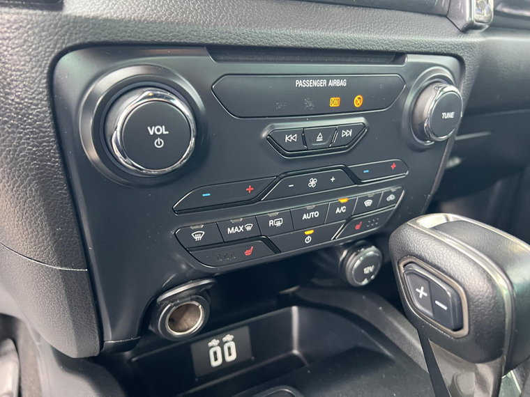 Vehicle Image 25