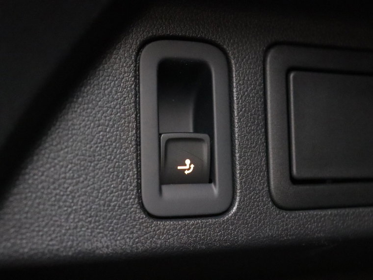 Vehicle Image 43