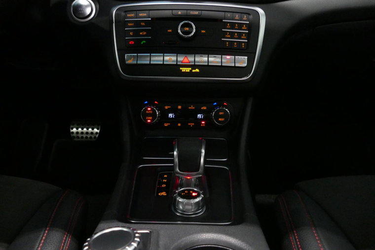 Vehicle Image 25