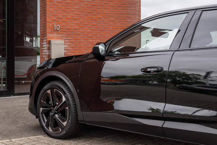 Vehicle Image 8