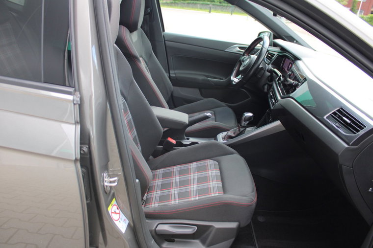 Vehicle Image 38