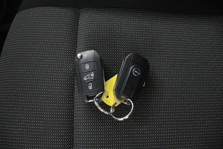 Vehicle Image 13