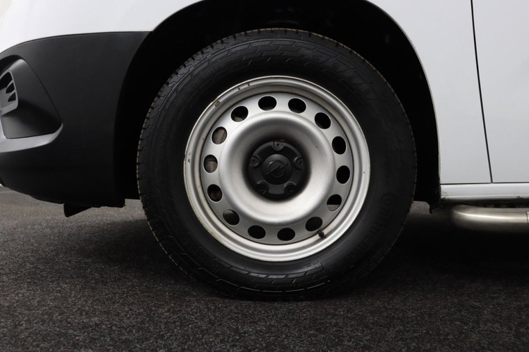 Vehicle Image 30