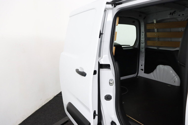 Vehicle Image 36