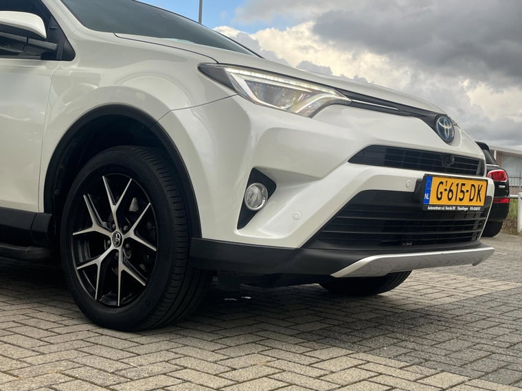 Vehicle Image 15
