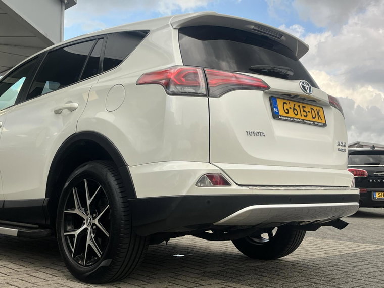 Vehicle Image 18