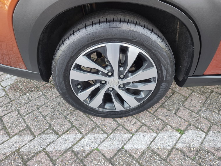 Vehicle Image 37
