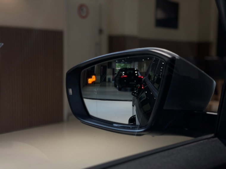 Vehicle Image 36