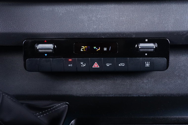 Vehicle Image 32