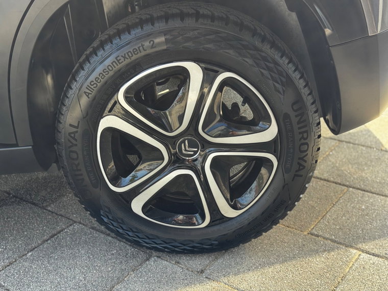 Vehicle Image 16