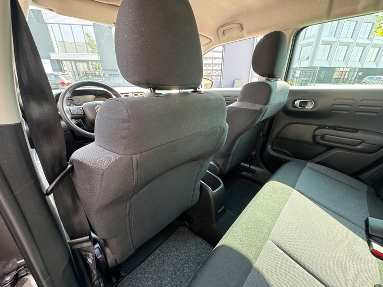 Vehicle Image 7