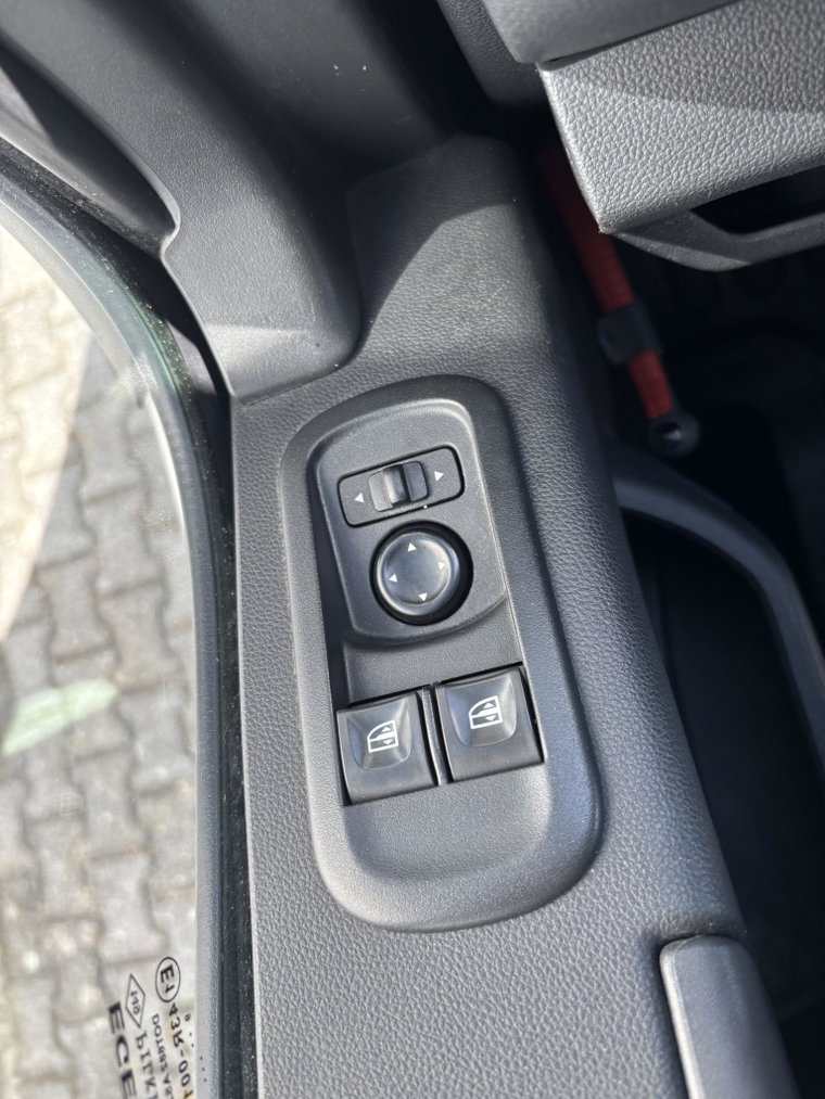 Vehicle Image 24