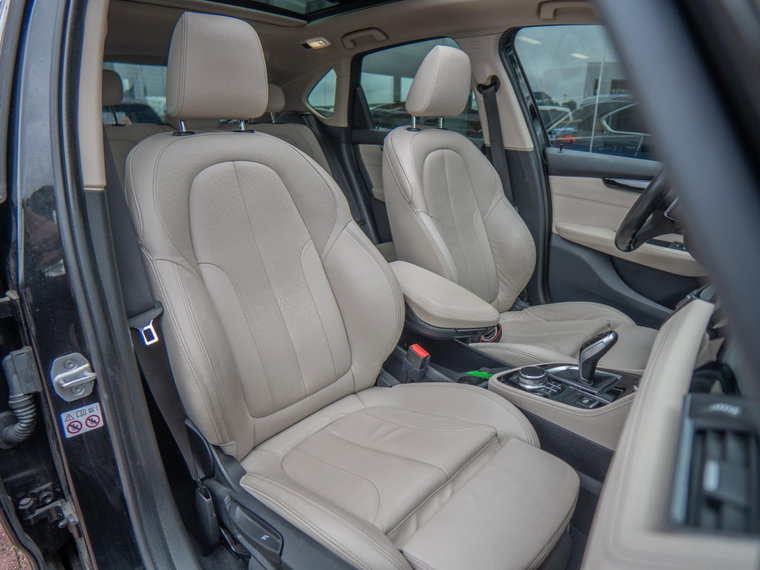 Vehicle Image 38