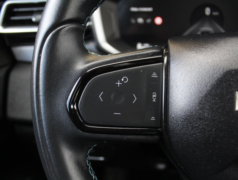 Vehicle Image 26