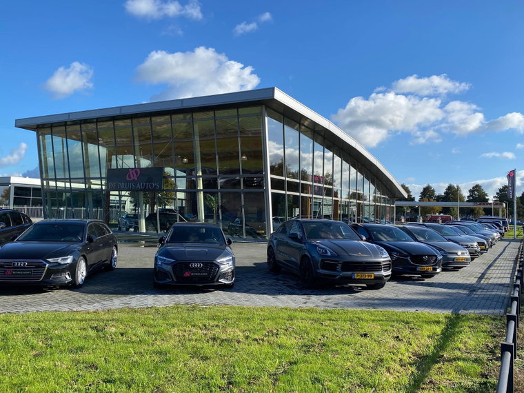 Vehicle Image 11