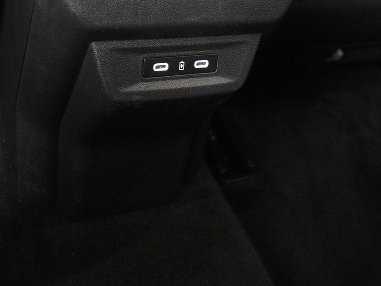 Vehicle Image 29