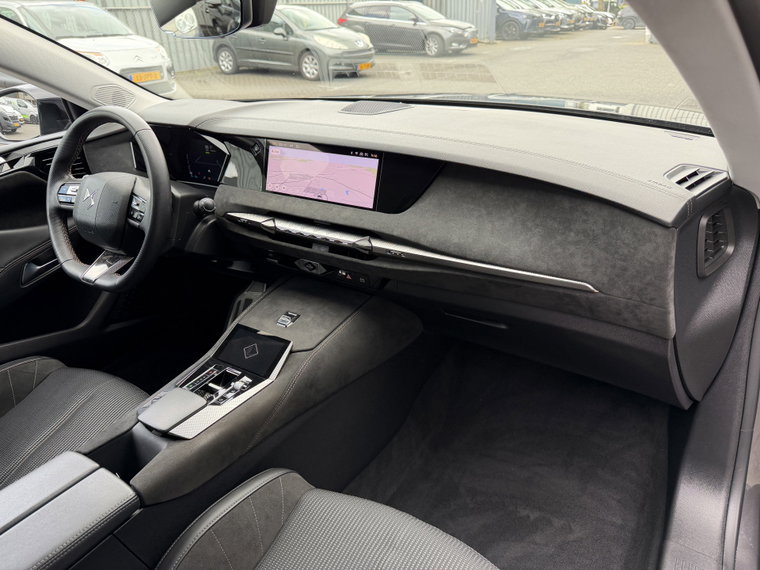 Vehicle Image 38