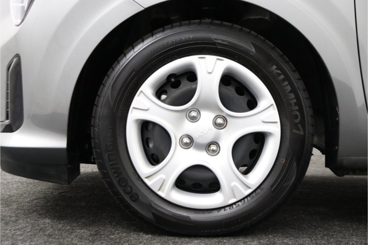 Vehicle Image 16