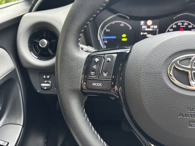 Vehicle Image 10
