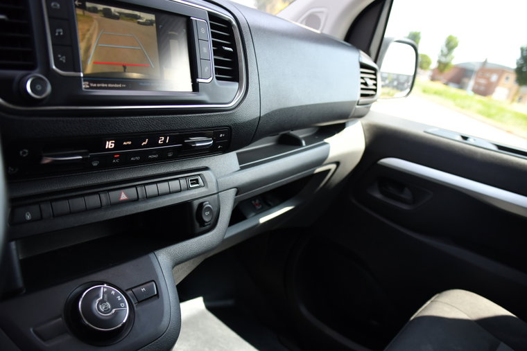 Vehicle Image 25