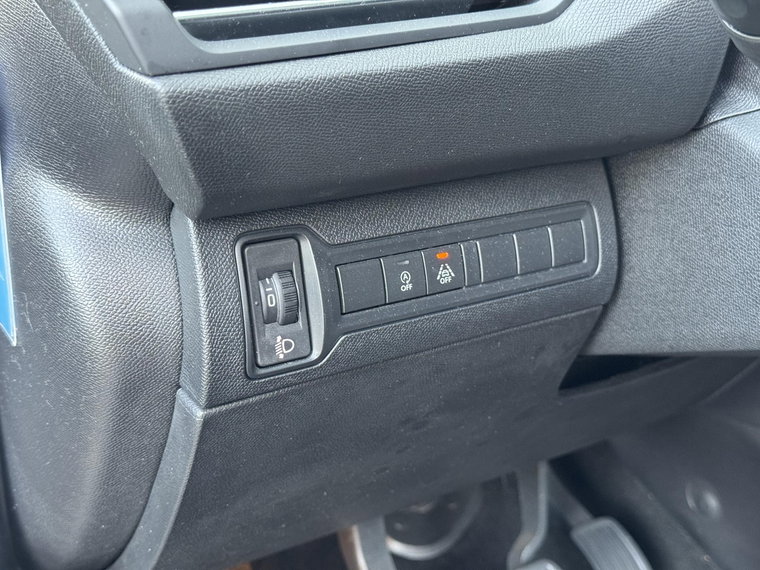 Vehicle Image 25