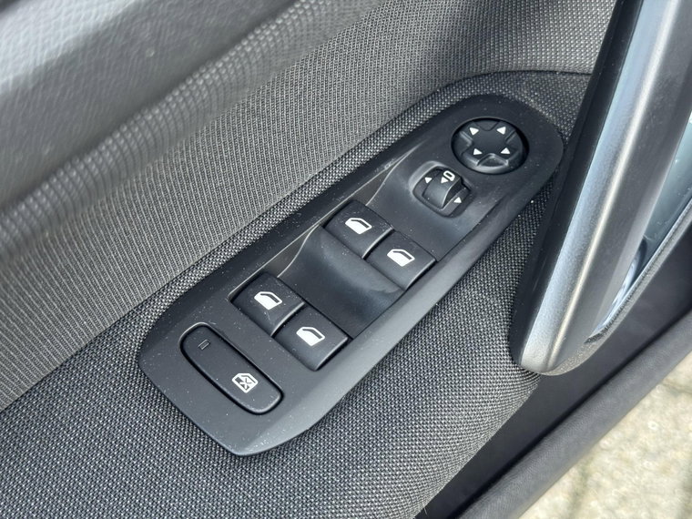 Vehicle Image 28