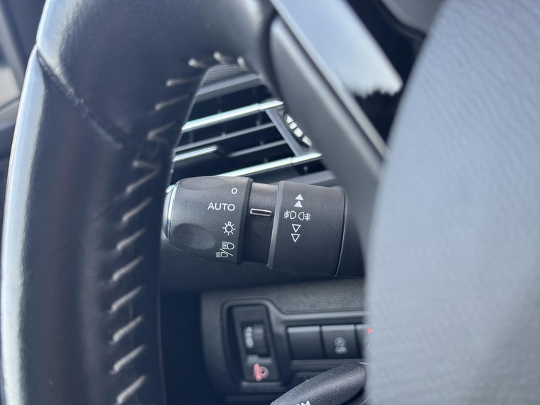 Vehicle Image 32