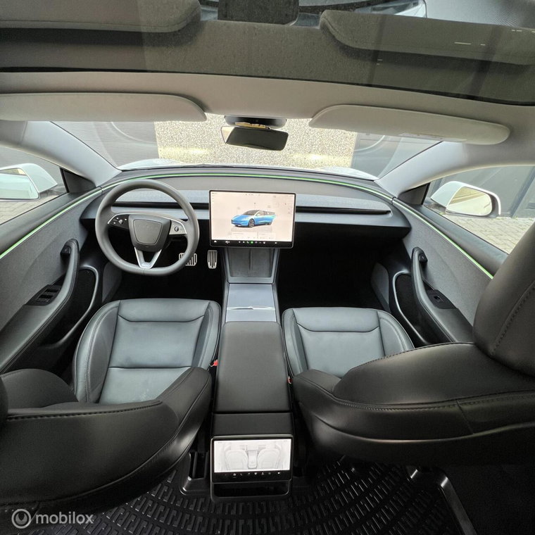 Vehicle Image 11