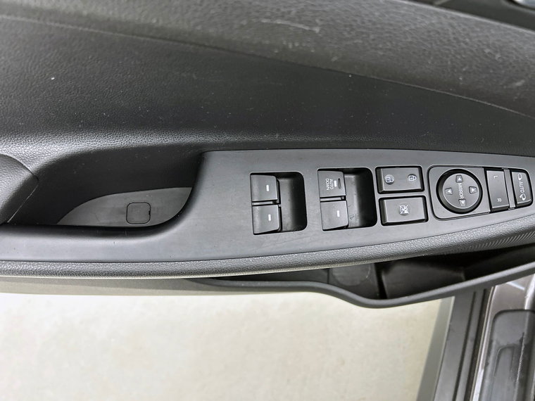 Vehicle Image 32