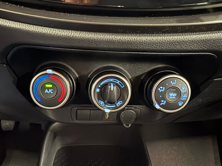 Vehicle Image 25