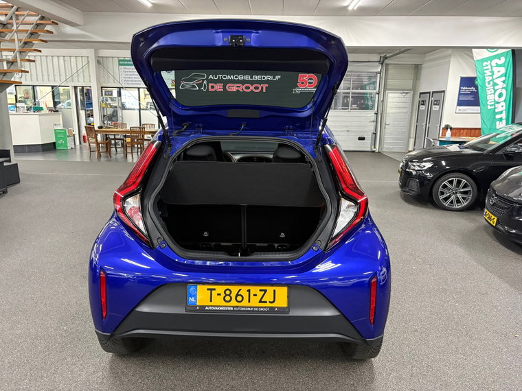 Vehicle Image 32