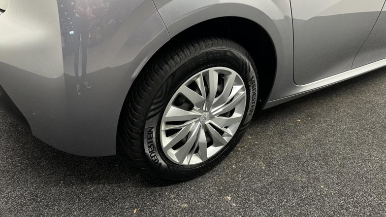 Vehicle Image 14