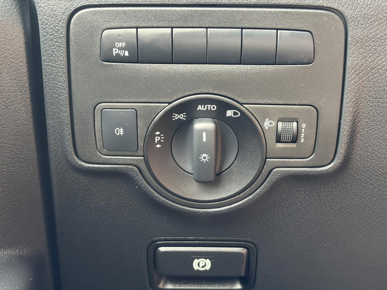 Vehicle Image 28